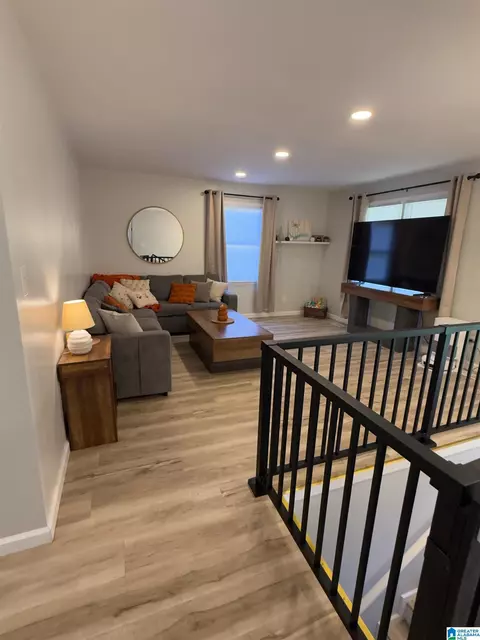 Living - 6202 Chartee Dr, Anniston, AL 36206 photo 3 of 7