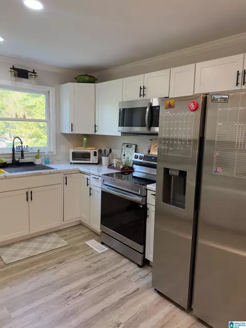 Kitchen - 6202 Chartee Dr, Anniston, AL 36206 photo 3 of 4