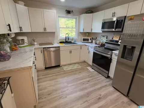 Kitchen - 6202 Chartee Dr, Anniston, AL 36206 photo 4 of 4