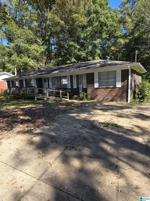 237 Mabelon Ct, Hueytown, AL 35023