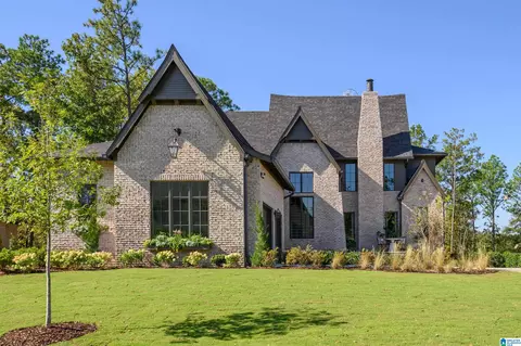 1609 Chateau Crest Ln, Vestavia Hills, AL 35216
