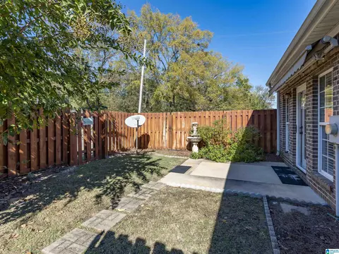 Exterior - 528 5th Ave E, Oneonta, AL 35121 photo 5 of 7