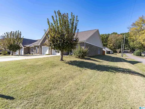 Exterior - 528 5th Ave E, Oneonta, AL 35121 photo 3 of 7