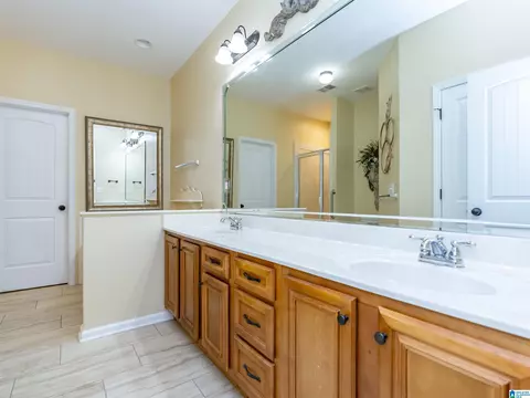 Bath - 528 5th Ave E, Oneonta, AL 35121 photo 1 of 4
