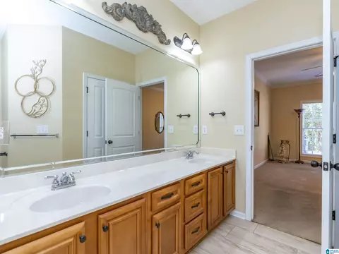 Bath - 528 5th Ave E, Oneonta, AL 35121 photo 2 of 4