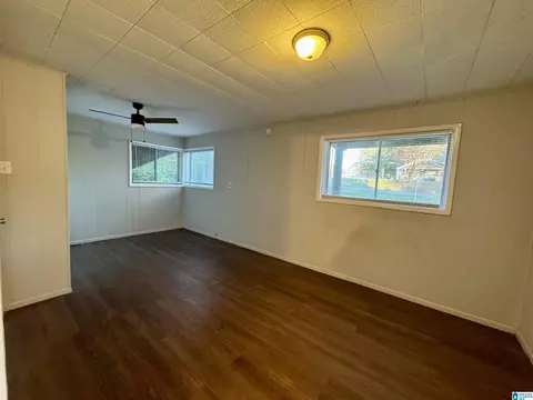 Living - 415 Thomas St, Warrior, AL 35180 photo 5 of 6