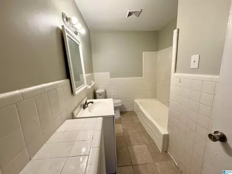 Bath - 415 Thomas St, Warrior, AL 35180 photo 3 of 3