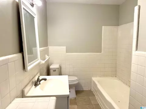 Bath - 415 Thomas St, Warrior, AL 35180 photo 2 of 3
