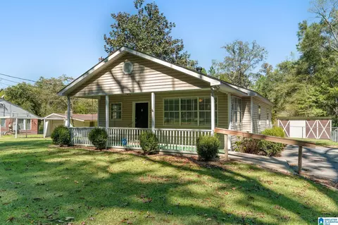 601 Pinewood Ave, Bessemer, AL 35023