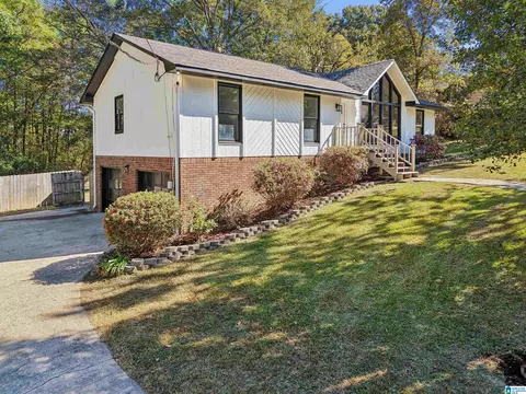 104 Pamela Dr, Trussville, AL 35173