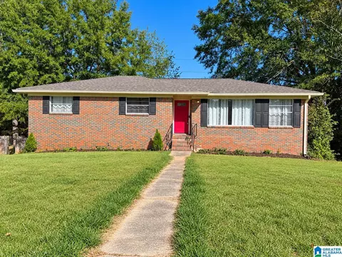 55 Linden Cir, Hueytown, AL 35023