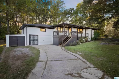 2136 Rockland Dr, Hoover, AL 35226