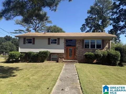 25 Cambridge Rd, Hueytown, AL 35023