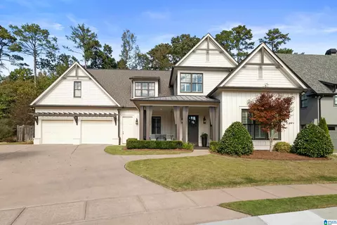 825 Southbend Ln, Vestavia Hills, AL 35216