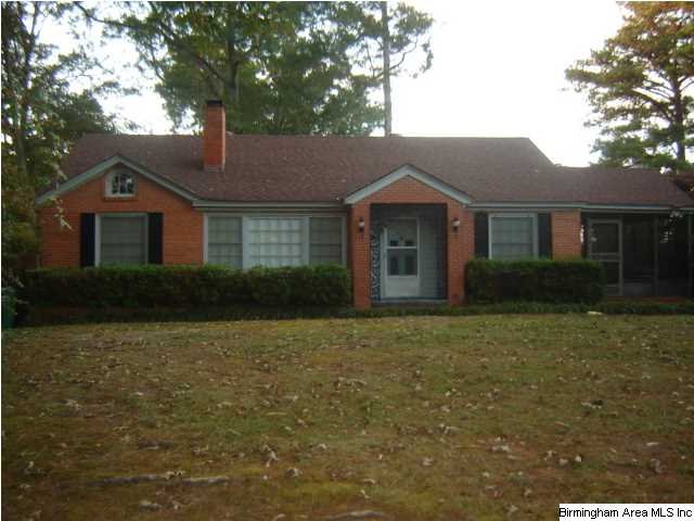 1817 Glendale Dr, Clanton, AL 35045 photo 1