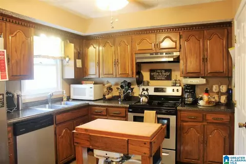 702 Windtree Dr, Weaver, AL 36277 photo 5
