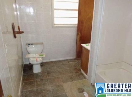 300 Hinkle Rd, Clanton, AL 35045 photo 8