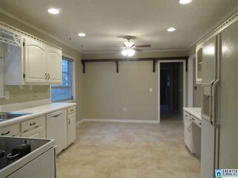 208 Lilla Ave, Clanton, AL 35045 photo 9