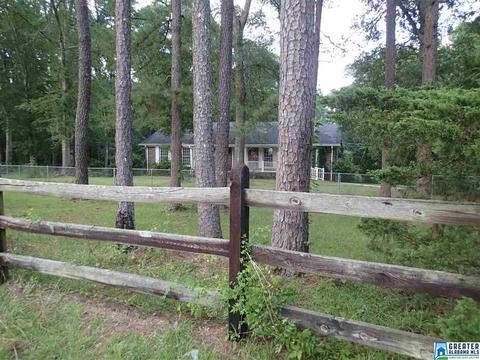 404 Phillips Dr, Vincent, AL 35178 photo 2