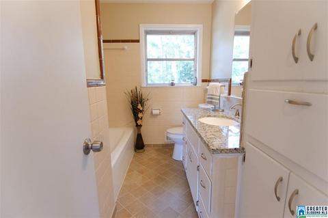 202 Cherokee Dr, Clanton, AL 35045 photo 8