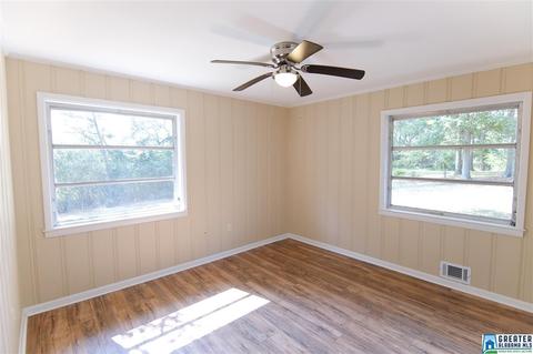 202 Cherokee Dr, Clanton, AL 35045 photo 4