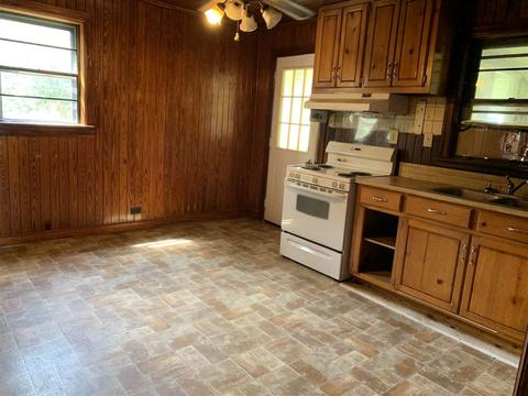 114 Augusta St, Clanton, AL 35045 photo 2