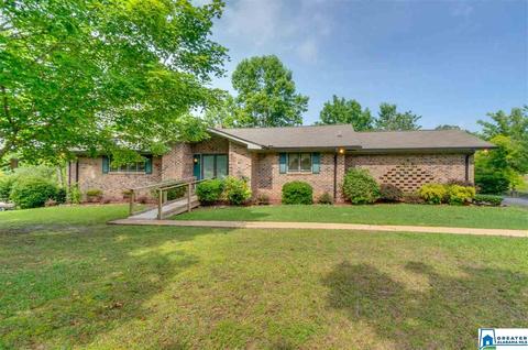 1403 Meadowood Dr, Clanton, AL 35045 photo 1