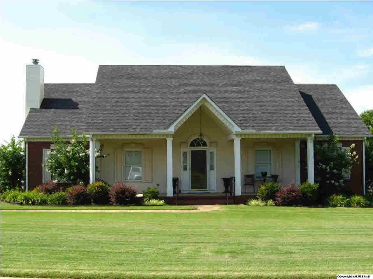 22199 Chickasaw Dr, Athens, AL 35613 photo 1