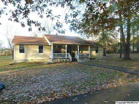 90 Lyons St, Centre, AL 35960 photo 1