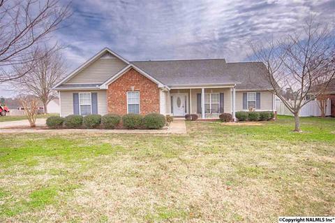 305 Cloverleaf Cir, Killen, AL 35645 photo 1