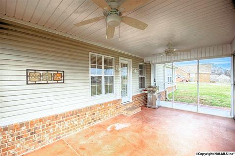 305 Cloverleaf Cir, Killen, AL 35645 photo 4