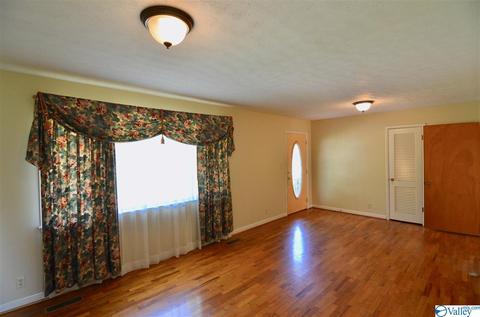 504 Riverview Dr E, Gadsden, AL 35903 photo 2