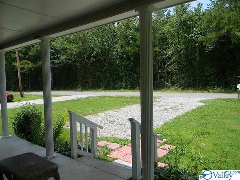 543 Thomas Rd, Laceys Spring, AL 35754 photo 4