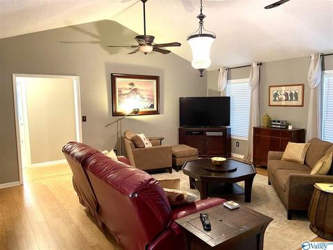 335 Ray St, Centre, AL 35960 photo 2