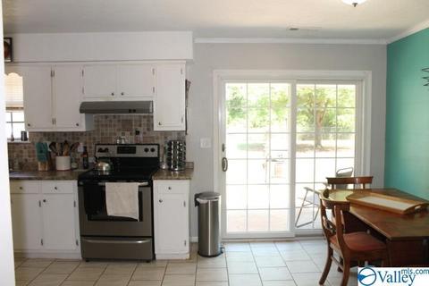 654 Ruby Johnson Dr, Scottsboro, AL 35769 photo 8