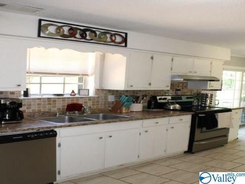 654 Ruby Johnson Dr, Scottsboro, AL 35769 photo 5