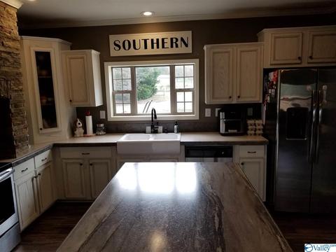 196 Mccutcheon Loop Rd, Laceys Spring, AL 35754 photo 4