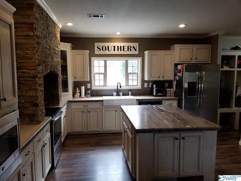 196 Mccutcheon Loop Rd, Laceys Spring, AL 35754 photo 2