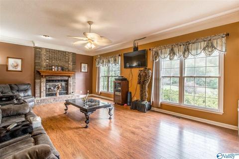 535 Ashley Dr, Grant, AL 35747 photo 2