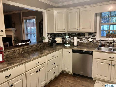 85 Meadow Crest Dr, Trinity, AL 35673 photo 3