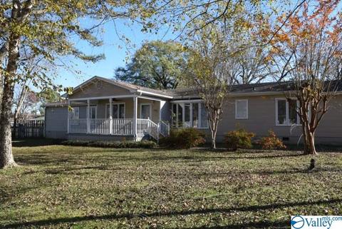 203 Ruby St, Bridgeport, AL 35740 photo 2