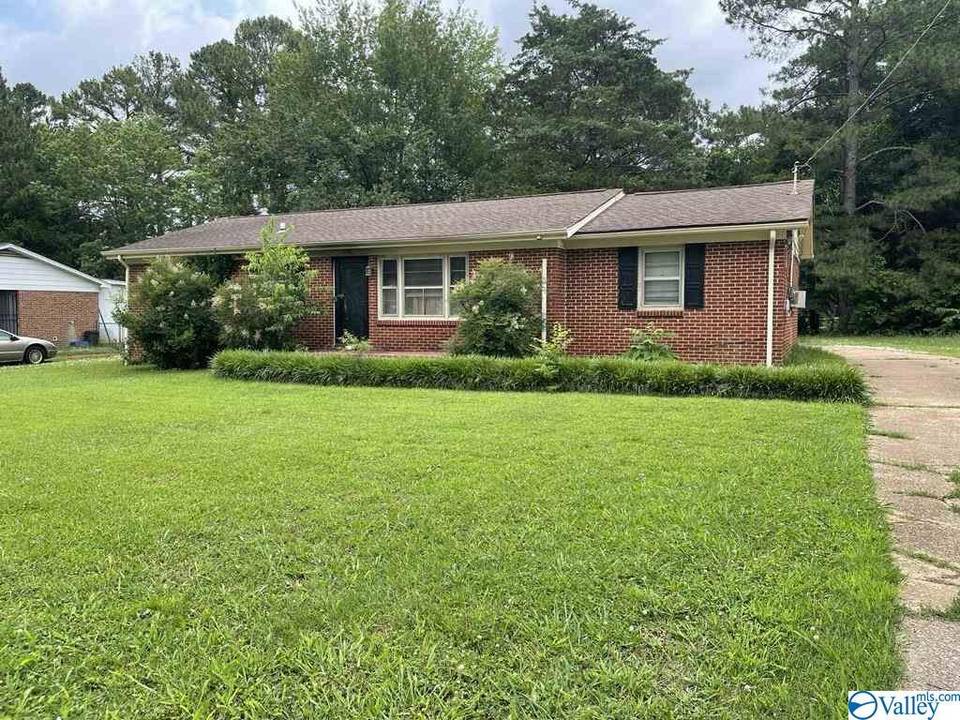 3206 Pulaski Pike, Huntsville, AL 35810 1 Photos MLS 1783703 Movoto