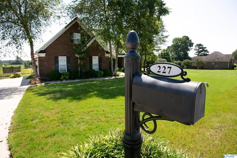 227 Payton Ln, Grant, AL 35747 photo 2