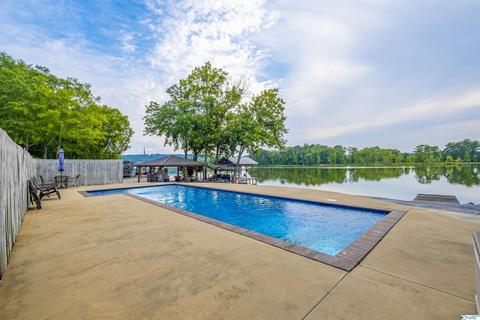 702 E Riverview Dr, Glencoe, AL 35905 photo 4