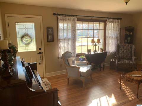 309 7th Ave, Arab, AL 35016 photo 3