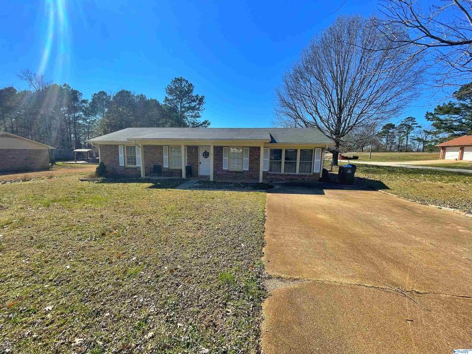 2026 Lindsay Ln, Athens, AL 35613 MLS 1802063 Movoto
