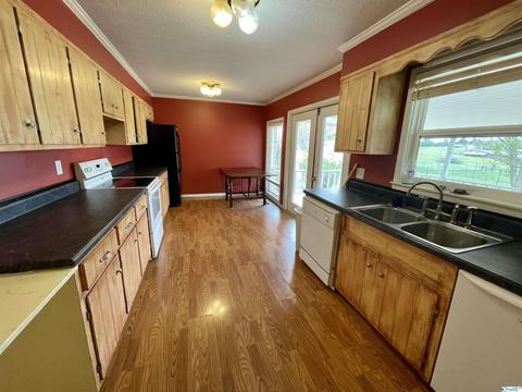 194 Saylor Cir, Arab, AL 35016 photo 5