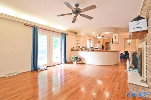 426 Wright Dr, Florence, AL 35633 photo 4