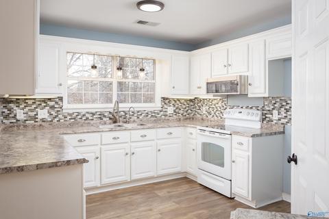 330 Allison Dr, Killen, AL 35645 photo 7
