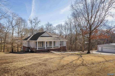 330 Allison Dr, Killen, AL 35645 photo 2